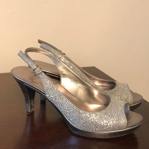 Sparkly silver nine wear heels size 8